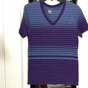 Striped v-neck t-shirt